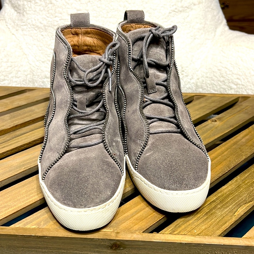 Frye sneaker size 8.5 gray suede.